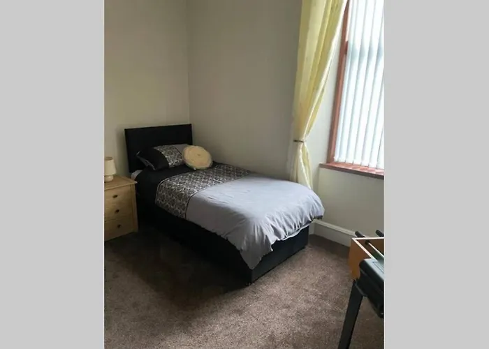 Preston Villa, Spacious Ground Floor Apartment