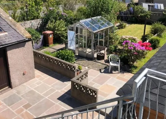 Preston Villa, Spacious Ground Floor Apartment