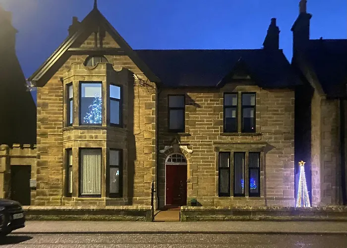 Preston Villa, Spacious Ground Floor Apartment