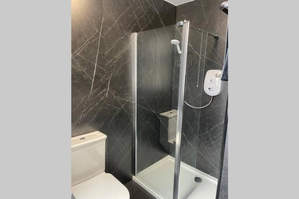 Preston Villa, Spacious Ground Floor Apartment *