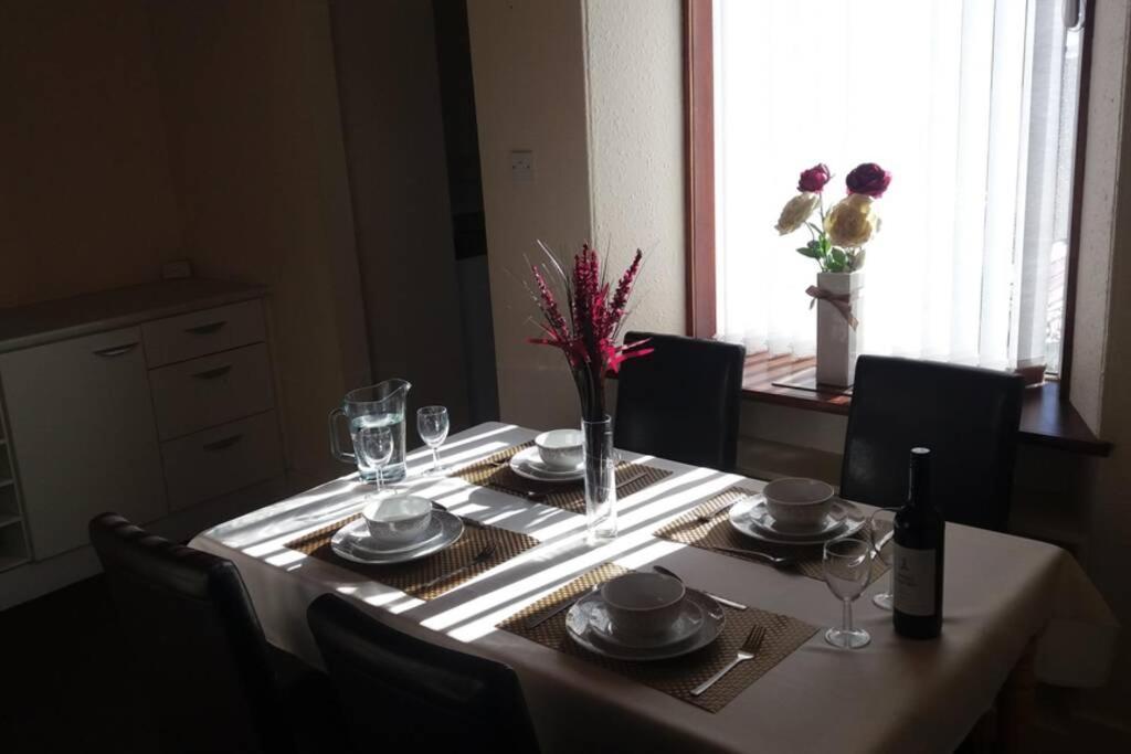 Preston Villa, Spacious Ground Floor Apartment *