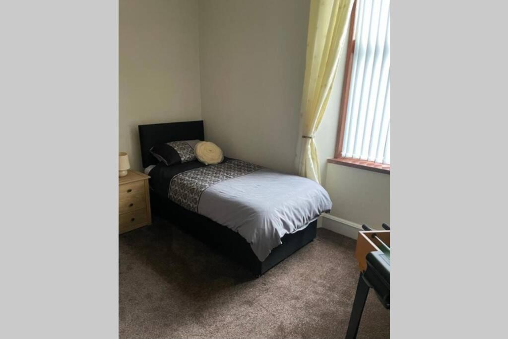 Preston Villa, Spacious Ground Floor Apartment *